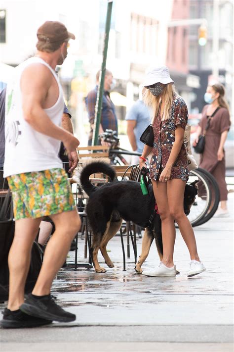 Emily Ratajkowski Sexy Legs Hot Celebs Home