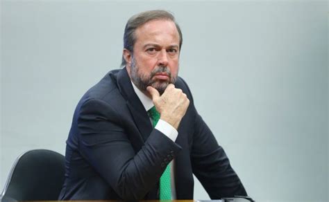 Ministro de Minas e Energia expõe a deputados a política do seu