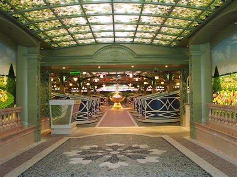 Dining on the Disney Dream: Enchanted Garden - AllEars.Net