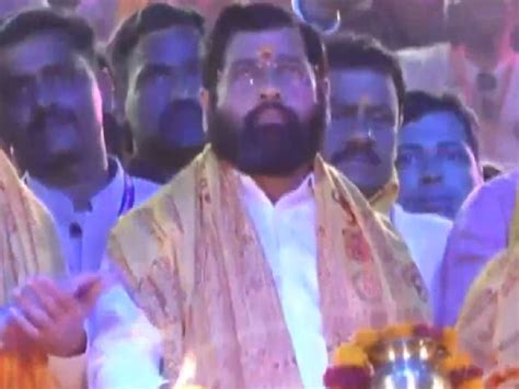 Watch Video Maharashtra Cm Eknath Shinde Performs Maha Aarti In