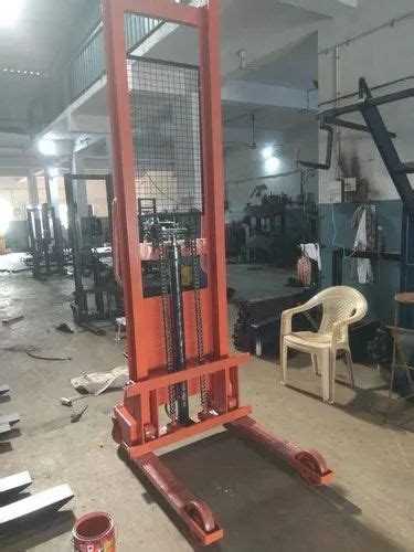 Fully Battery Operated Stacker For Industrial Lifting Capacity Up To