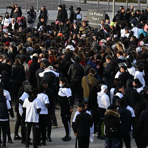 Mort de Nahel des centaines de manifestants se rassemblent après la