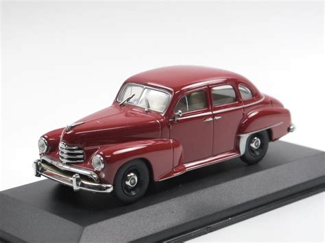 Minichamps Opel Kapitän 1951 1953 dunkelrot Modellauto 1 43