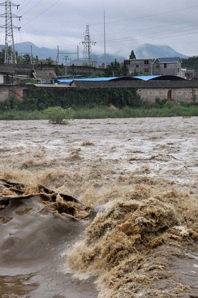 江西多地降大暴雨 旱情急转洪涝