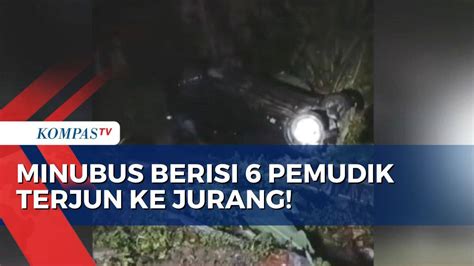 Minibus Yang Ditumpangi 6 Pemudik Terjun Ke Jurang Sedalam 5 Meter Di