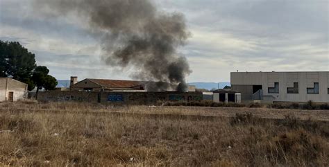 Un Incendio En Una Parcela Municipal Calcina Tres Veh Culos Caudete