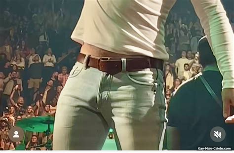 Morgan Wallen Shows Nude Torso And Bulge Photos Sexcelebrity