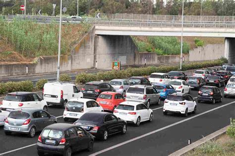 Roma Scontro Tra Cinque Auto Sul Grande Raccordo Anulare Traffico In