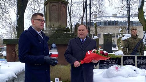 W Zawichoście wspominano sukces sprzed 160 lat Złożenie kwiatów na