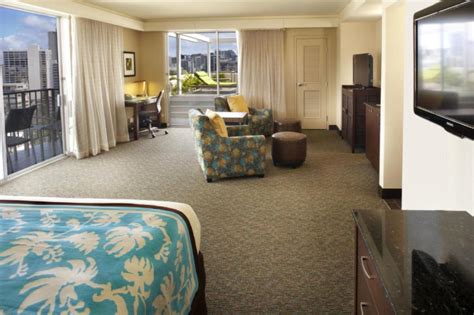 Doubletree By Hilton Hotel Alana Waikiki Beach