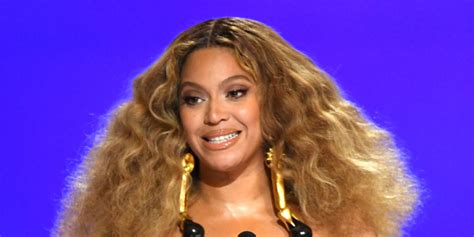 Beyonc Made A Surprise Appearance At The 2024 Grammys Wearing A Giant