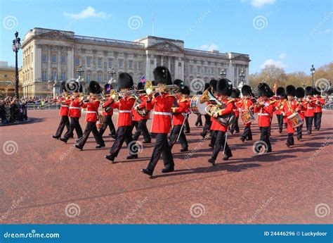 Guard Change in Buckingham Palace Editorial Photo - Image of change