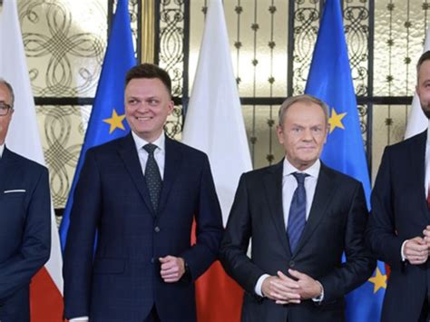 Tusk czy Morawiecki Kogo wolą Polacy w roli premiera SONDAŻ