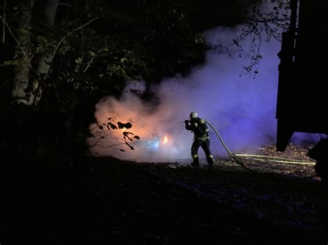 Pkw Brennt In Voller Ausdehnung Einsatzbericht Hattingen