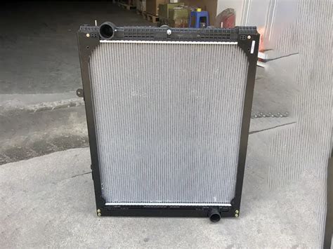 Heavy Duty Truck Radiator 100 Factory Price