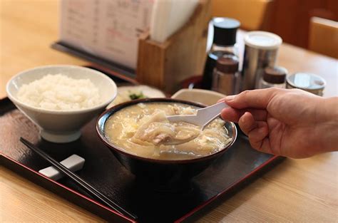 豚汁の店として店を立ち上げて48年。今や「たちばなのとん汁」は全国的にも有名な妙高のソウルフードとなっています。玉ネギの甘みを強く感じられる