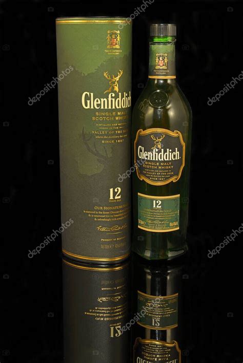 Glenfiddich Whisky Escocés De Malta Simple Sobre Fondo Negro Valle De