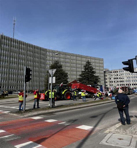 Protestuj Cy Rolnicy Blokuj Centrum Kielc