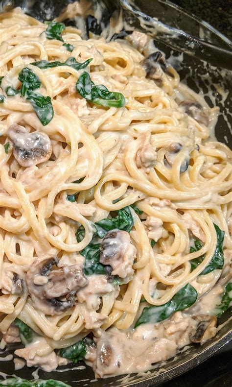 Homemade Creamy Mushroom Spinach Linguine Food