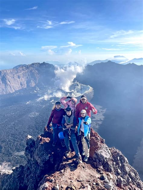 Melihat Aktivitas Pendakian Gunung Raung Selama Ramadan Turun