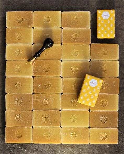 Soins Au Miel Et Cire Dabeille Naturelle Beeswax And Honey Soaps