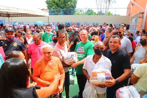 Edson Gaguinho Distribui Cestas B Sicas E Mais De Toneladas De