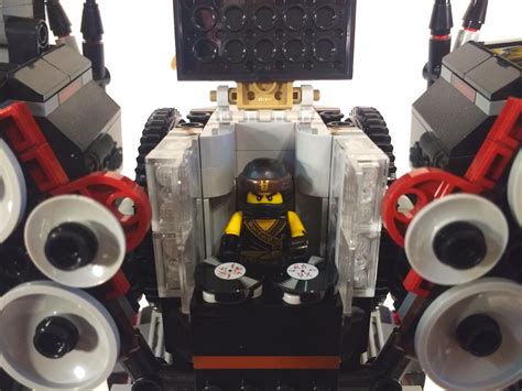 AnJ's Brick Blog: Lego Ninjago Movie Cole's Quake Mech (70632) Review