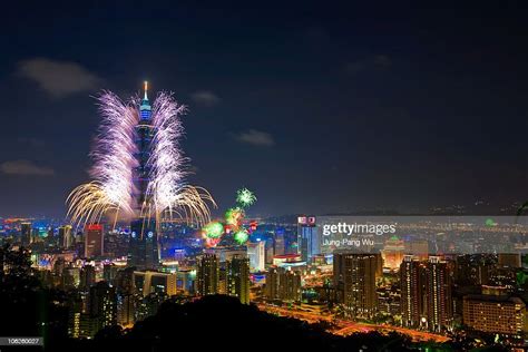 Taipei 101 Fireworks High-Res Stock Photo - Getty Images