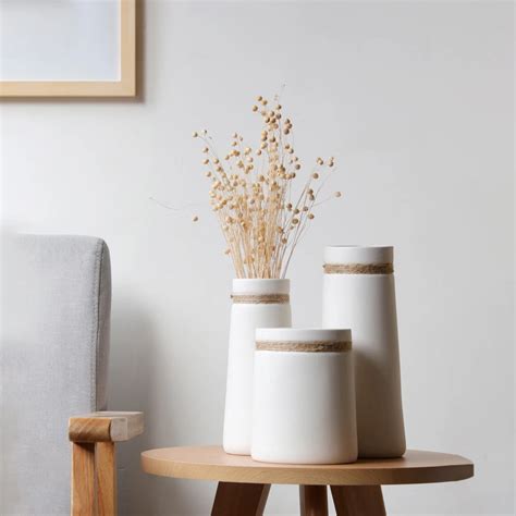 Modern Minimalist Flower Vase White Ceramic Matte Vase With Hemp Rope