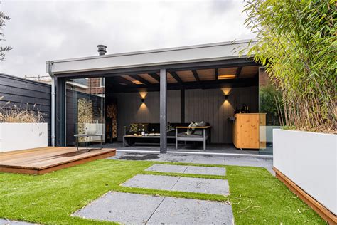 Houten Tuinkamer Met Luxe Buitenkeuken En Stalen Puien Apard