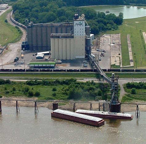 File:Cargill grain elevator and terminal.jpg - Wikimedia Commons