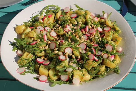 Kold Kartoffelsalat Med Rucola Citronolie Og Pinjekerner Veganermor