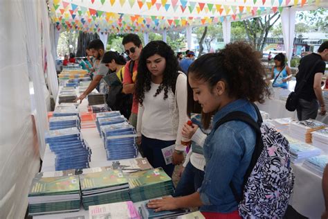 Viva La Fiesta Del Libro En La UCR