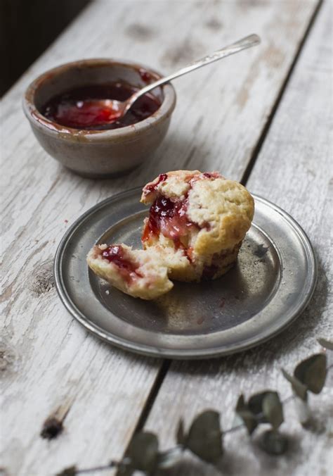 Muffins au yogourt fraises farcis à la confiture Trois fois par jour