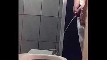 SEÑALIZO A MI AMIGO MEANDO CON LA PUERTA ABIERTA XVIDEOS