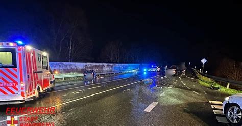 Rheinberg Drei Verletzte Bei Schwerem Unfall Auf Der Rheinberger