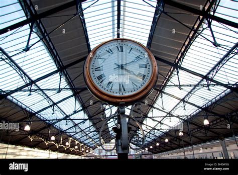 Station Clock London Hi Res Stock Photography And Images Alamy