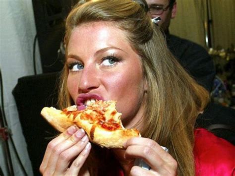 Celebrities Eating 49 Pics