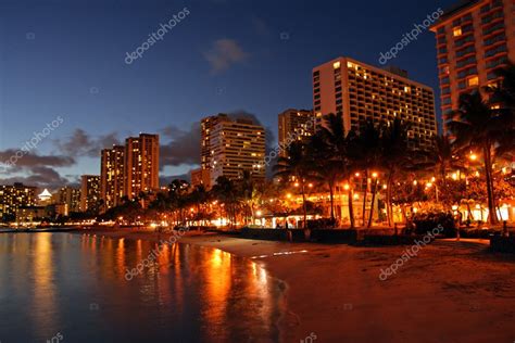 Honolulu Night Wallpaper