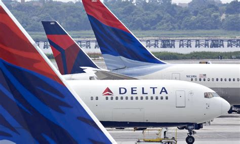 Delta Passengers Offered 10000 Each To Exit Overbooked Flight Report