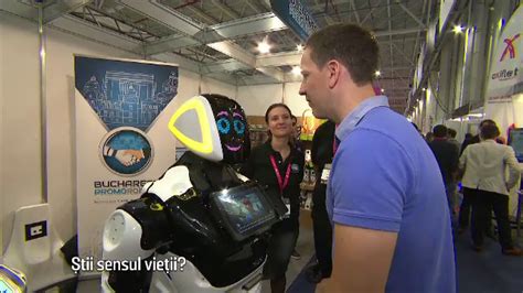 Escu robotul dotat cu inteligenţă artificială şi o doză de umor Gluma