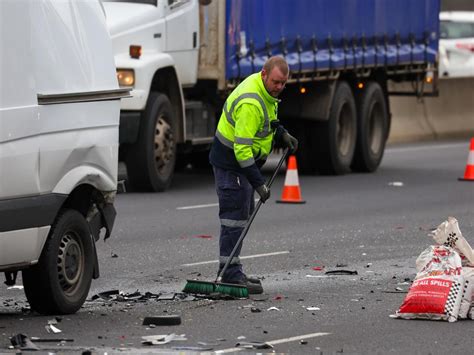 Monash Freeway Four Vehicle Crash Causes Traffic Delays Herald Sun