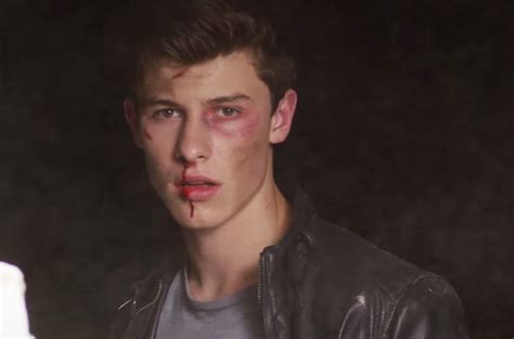 Shawn Mendes ‘stitches Hits No 1 On Pop Songs Chart Billboard