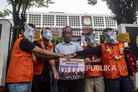 Aksi Tolak Kpu Izinkan Napi Koruptor Jadi Caleg Republika Online