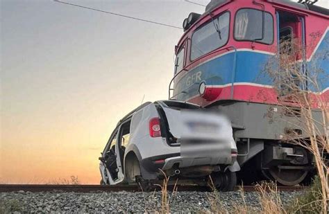 Trafic feroviar blocat pe ruta Buzău Galați după ce un tren a lovit o