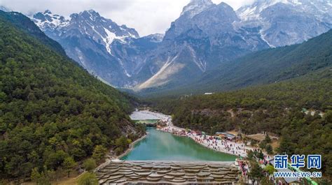 Tal des blauen Mondes Tourismusmagnet am Fuß des Jade Drachen