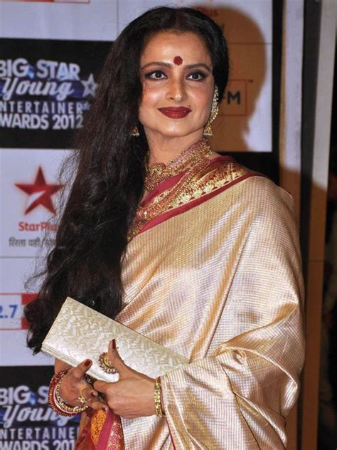 Why is Rekha an Underrated Fashion Icon? | DESIblitz