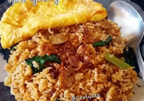 Resep Nasi Goreng Telur Dadar oleh HerlyZee - Cookpad