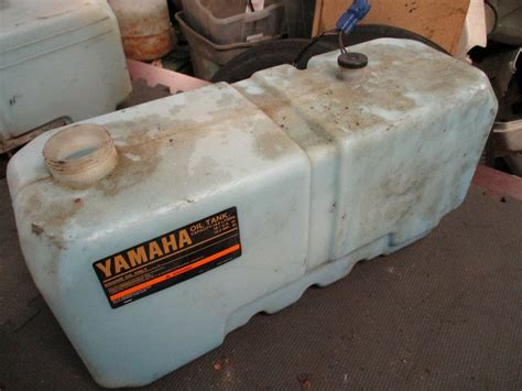 Yamaha 18 Liter191 Quart Outboard Remote Oil Tank No Pumpcap 1