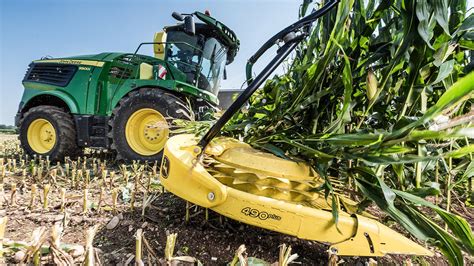 9900 Serie 9000 Selbstfahrender Feldhäcksler John Deere AT